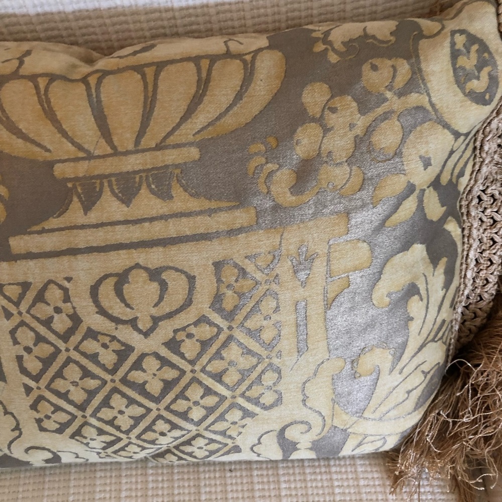 Pair vintage Fortuny pillows yellow gold silver - Picture 8 of 8